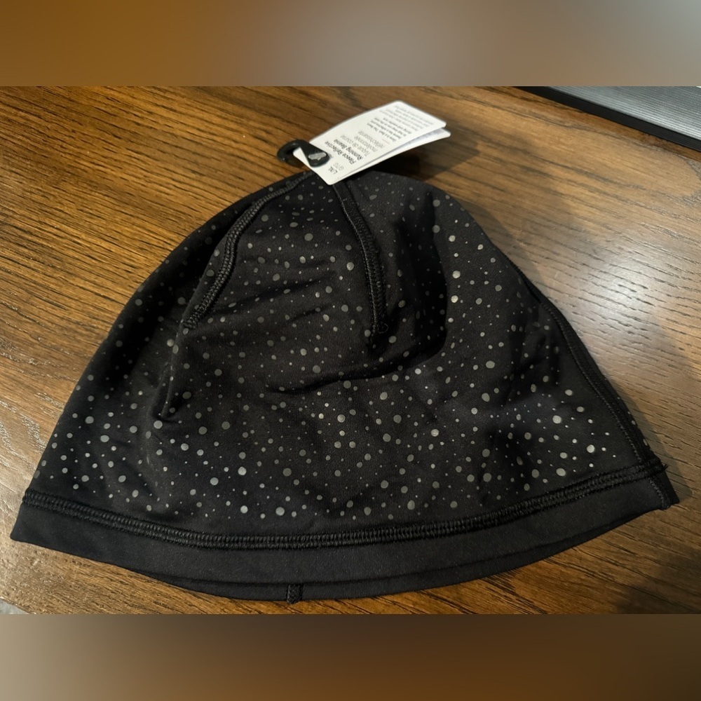 NWT Lululemon Fleece Reflective Running Beanie in size L/XL - Picture 2 of 3